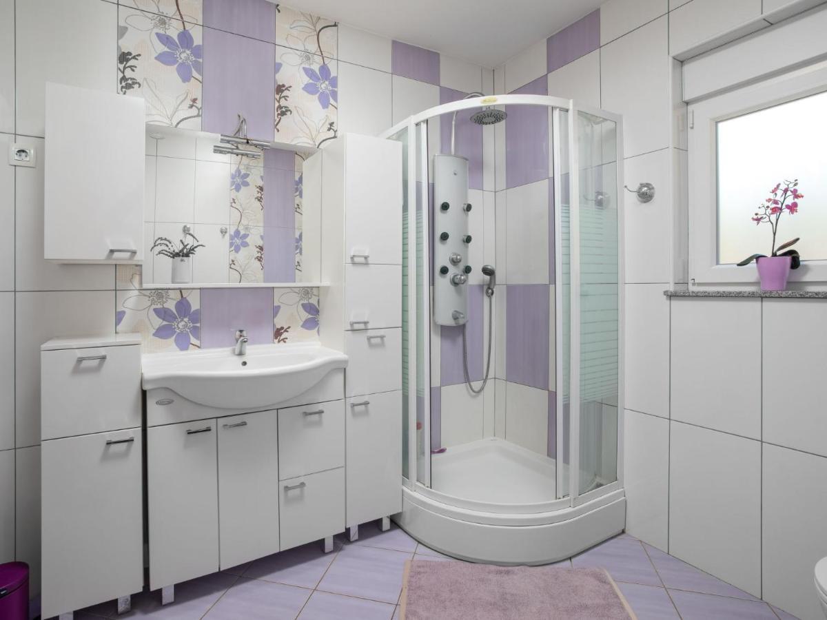 Holiday Home Lavendel - Mlk159 By Interhome Dobrinj Екстер'єр фото